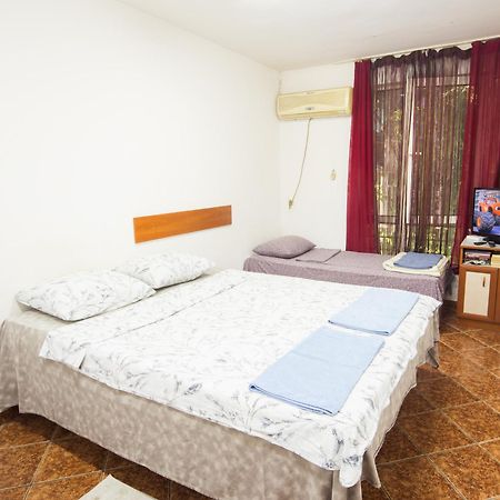 Appartamento Center - Basic Flat - 10 Min To The Beach Burgas Esterno foto