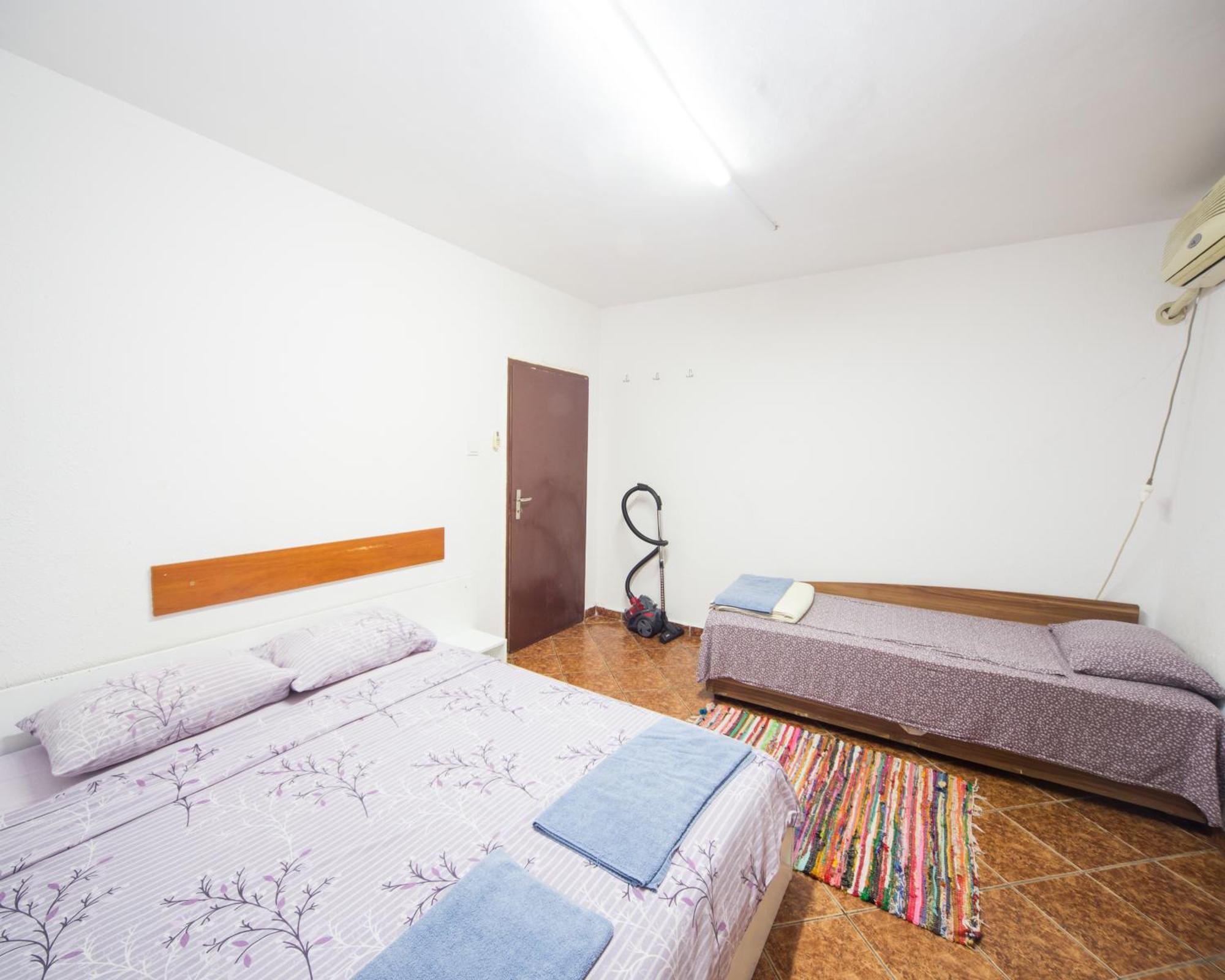 Appartamento Center - Basic Flat - 10 Min To The Beach Burgas Esterno foto